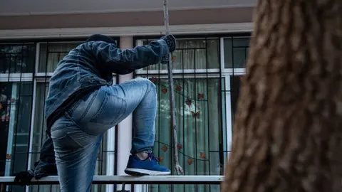 Pillado infraganti en una casa ajena en Montilla y con una tarjeta de cr&eacute;dito robada