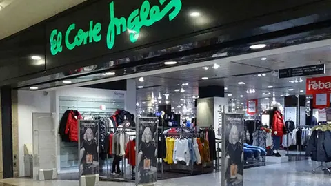 El sof&aacute; chaise longue (3 plazas) con mayor descuentazo arrasa en El Corte Ingl&eacute;s