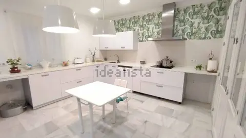 Este piso en alquiler en pleno centro de Jerez es perfecto para familias: 170 metros cuadrados