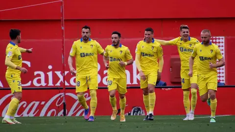 Alcaraz se estren&oacute; como goleador en el C&aacute;diz CF
