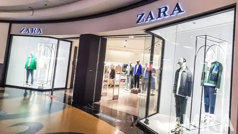 Este vestido (lino y algod&oacute;n) arrasar&aacute; en Zara en las rebajas de este verano: 25% descuento