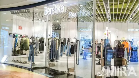 Este pantal&oacute;n short vaquero de Bershka es igual que Guess pero cuesta 54 euros menos