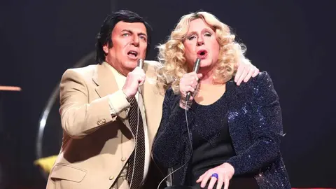 Los Morancos interpretan a Julio Iglesias y Patty Bravo en 'Tu cara me suena'