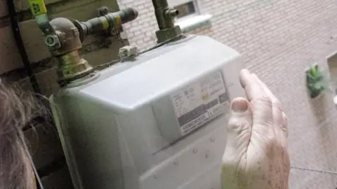 Al hospital tras la mala combusti&oacute;n de un termo en una casa de El Puerto