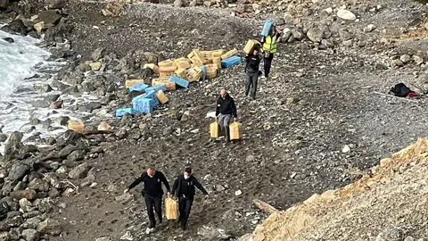 Navega con 2,3 toneladas de hach&iacute;s en Almer&iacute;a