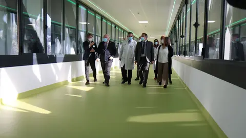 As&iacute; es la nueva pasarela de 90 metros que conecta los 4 hospitales del Virgen del Roc&iacute;o en Sevilla