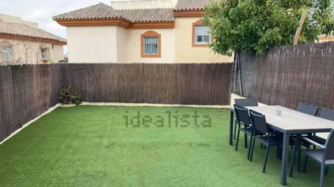 La casa unifamiliar con patio y jard&iacute;n m&aacute;s grande de la zona sur de Jerez: 4 habitaciones