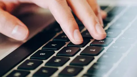 Alertan de estafas en Almer&iacute;a a consumidores por servicios er&oacute;ticos por Internet