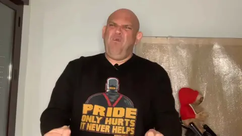 El Comandante Lara y el chiste del Porsche y el 600 en YouTube