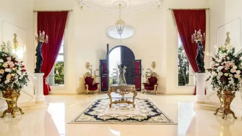 Rebajan 1 mill&oacute;n de euros un chalet en venta en C&aacute;diz que parece el de Cristiano Ronaldo y Georgina