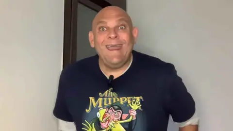 El Comandante Lara y el chiste del camarero y la copita