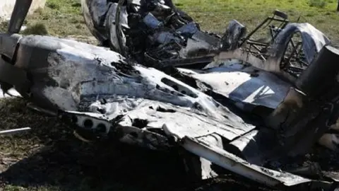 Muere el piloto y &uacute;nico ocupante de una avioneta estrellada en Utrera