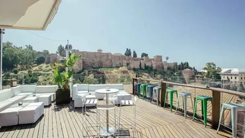 Terraza chill-out del Hostel Alcazaba Premium, M&aacute;laga