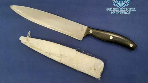 Cuchillo que portaba el detenido en la Calle Do&ntilde;a Blanca