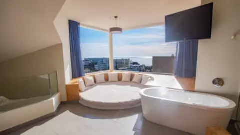 Higuer&oacute;n Hotel M&aacute;laga, Curio Collection By Hilton. Fuengirola, M&aacute;laga