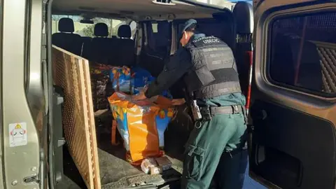 Transporta 387 kilos de hach&iacute;s en una furgoneta por Guadix