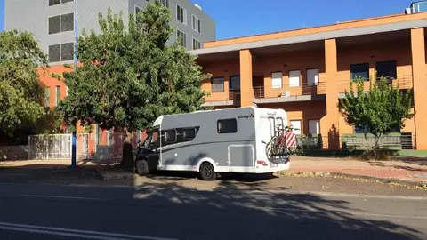 Intenta violar a una joven de madrugada en Sevilla tras pedirle fuego