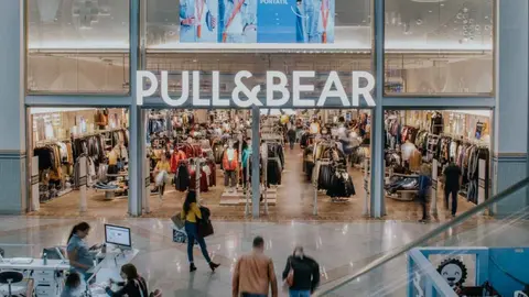Pull and Bear pone en ofertas varias cazadoras de mujer