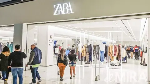 El vestido de Zara que encandila al mundo: a juego con estas sandalias estampadas