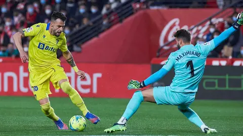 Negredo goz&oacute; de ocasiones claras ante Maximiano | Foto: Salvador L&oacute;pez Medina para El MIRA