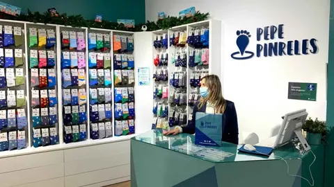 Una dependienta en una tienda de Pepe Pinreles