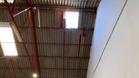 Un ni&ntilde;o de 12 a&ntilde;os cae desde el tejado de una nave en M&aacute;laga