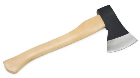 Roban a 5 j&oacute;venes tras amenazarlos con un hacha y una barra de hierro en La Zubia