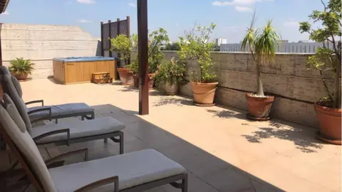 As&iacute; es el &aacute;tico en venta m&aacute;s caro y lujoso en Jerez: jacuzzi y 2 terrazas