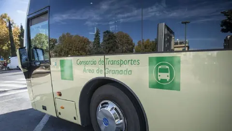 Agrede a una conductora de autob&uacute;s en Granada para quedarse con el dinero de la recaudaci&oacute;n