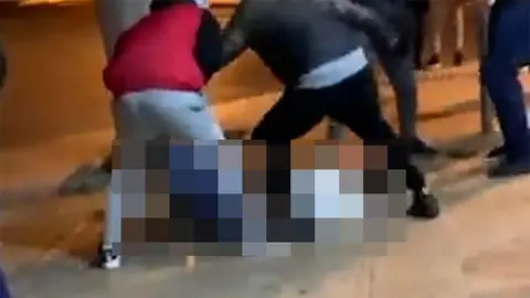 Agreden a un joven entre 4 personas a las puertas de un local de copas de Almer&iacute;a