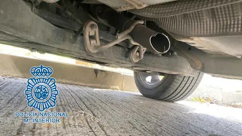 Catalizador de un coche en la zona de Palos Blancos en Jerez