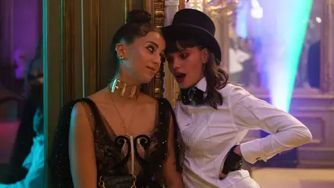 Menc&iacute;a y Rebeka en &Eacute;lite