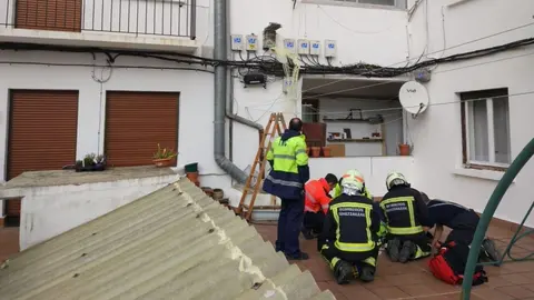 Un trabajador cae desde 15 metros mientras reparaba la ventana de un colegio en M&aacute;laga