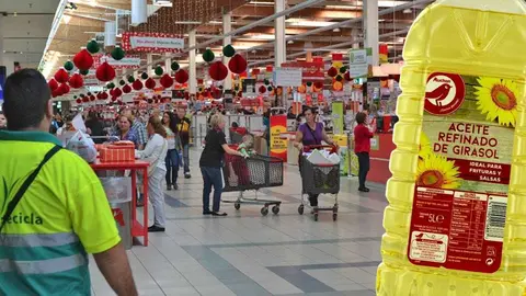 As&iacute; queda el precio del aceite de girasol en Alcampo: l&iacute;mite 2 garrafas por persona