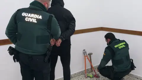 3 menores roban 5.900 metros de cable de cobre en Almer&iacute;a