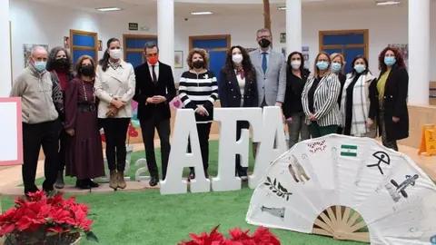 La Junta de Andaluc&iacute;a invierte 61,7 millones en los cuidados de larga duraci&oacute;n y la teleasistencia