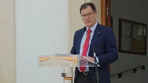 3 okupas agreden al alcalde de Burguillos tras cortales Endesa la luz