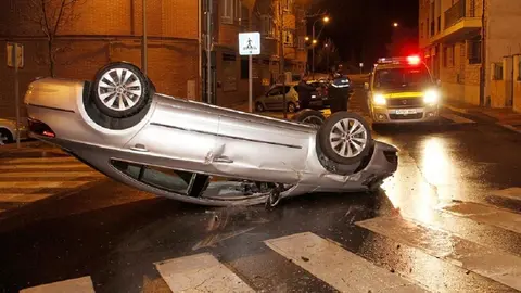 Muere un joven en Almer&iacute;a tras volcar el coche en el que iba de copiloto