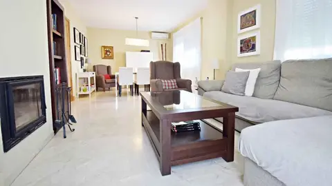 Esta es la casa adosada en venta de Jerez m&aacute;s valorada de Fotocasa piscina, s&oacute;tano y 245 metros cuadrados