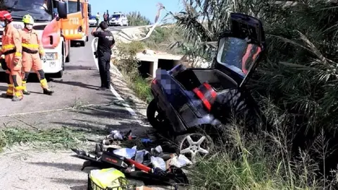 Muere una persona tras salirse de la carretera y volcar su veh&iacute;culo en Alcal&aacute; de Guada&iacute;ra