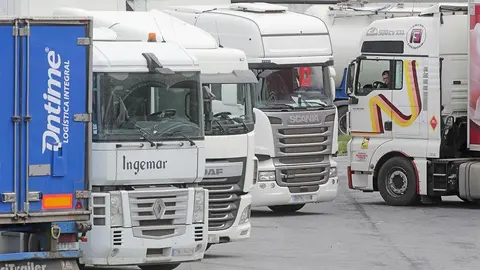 M&aacute;s de 100 camioneros protestan en toda Andaluc&iacute;a como rechazo al acuerdo de Pedro S&aacute;nchez (1)