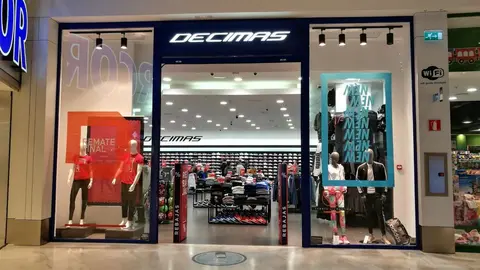 Las 3 zapatillas de marca para mujer que rompen stock en Decimas te sorprender&aacute;n: Nike, Vans y Asics