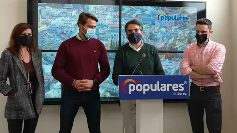 Miembros del PP de Jerez en rueda de prensa