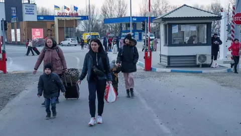 Ciudadanos ucranianos huyendo de la guerra