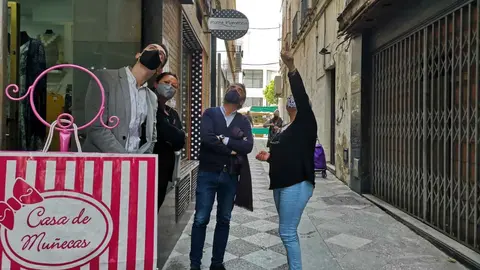 Visita del PP de Jerez en la calle Mesones