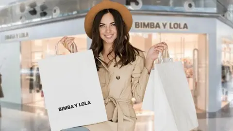 La blusa larga de Bimba y Lola cuyo bolsillo del pecho te queda a la altura del ombligo