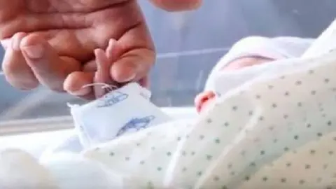 Aluvi&oacute;n de solicitudes en Huelva para adoptar al reci&eacute;n nacido abandonado en la calle