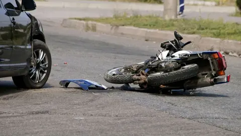 Un muerto y 3 heridos tras chocar un coche y una moto en Carratraca