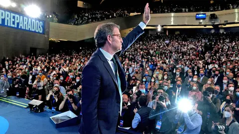 Alberto N&uacute;&ntilde;ez Feij&oacute;o es aclamado presidente del PP nacional en Sevilla 