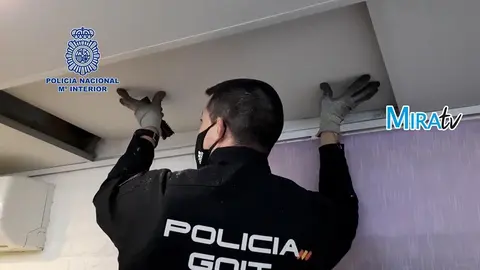 Registro de la Polic&iacute;a Nacional en una secta de Castell&oacute;n.